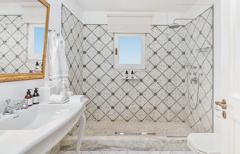 Bathroom 4, Villa Treville, Salerno
