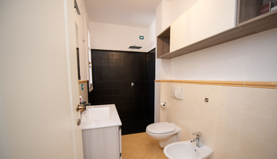 Bathroom 3, Appartamento Golf Resort, Brescia