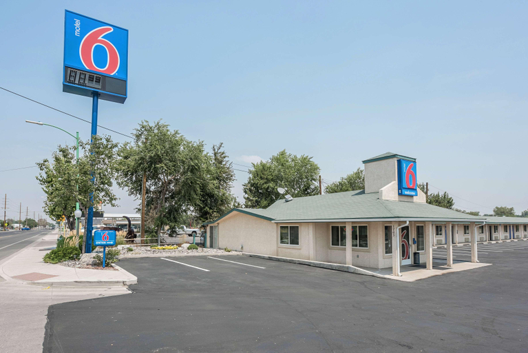 Exterior & Views 2, Motel 6 Fallon, NV, Churchill