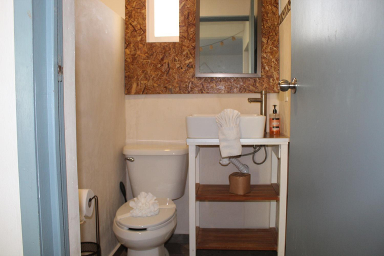 Bathroom 5, Punta Piedra studios, Isla Mujeres