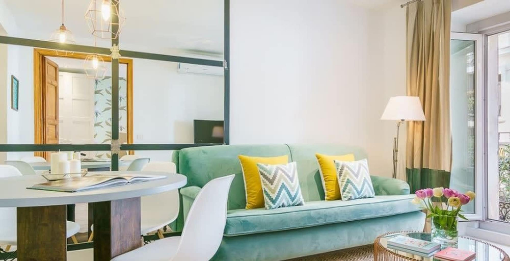 Room 4, Santo Domingo II 1 Bedroom Apartment in Gran Via, Madrid