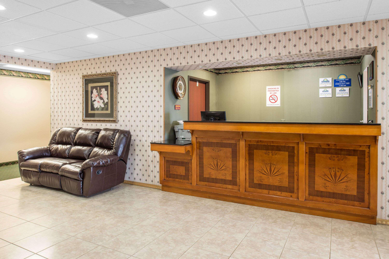 Public Area 2, Days Inn by Wyndham Sullivan, Sullivan