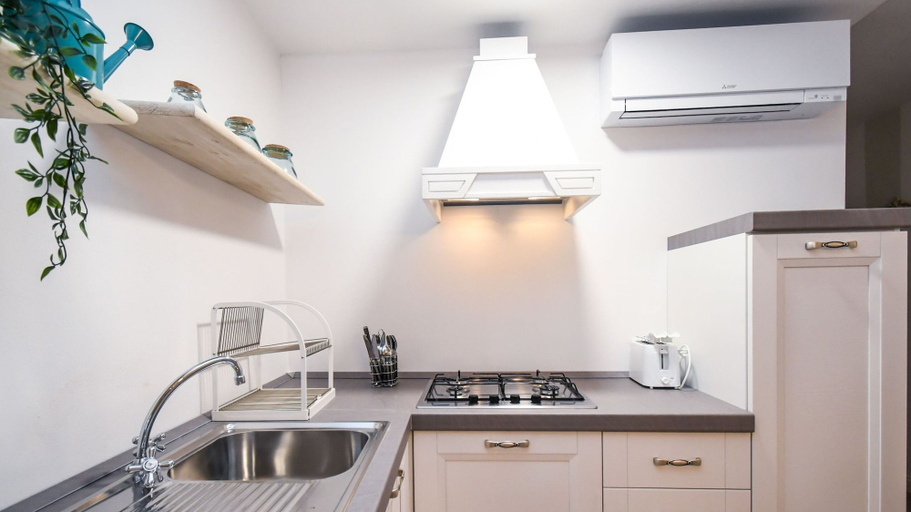 Room 4, Romantic Benaco Sal - App 02, Brescia