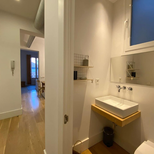 Room 5, The Balconies I Apartment With Three Balconies in Malasana, Madrid
