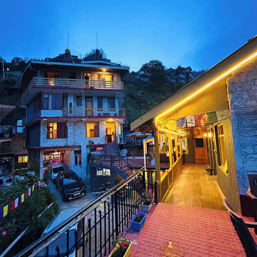 Exterior & Views