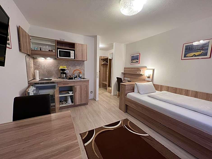 Bedroom 3, Aparthotel Deutschmeister, Main-Tauber-Kreis