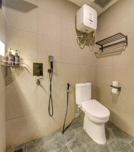 Bathroom 5, 2BR Beach Front La Cassa Villas La Cassa Carita, Serang