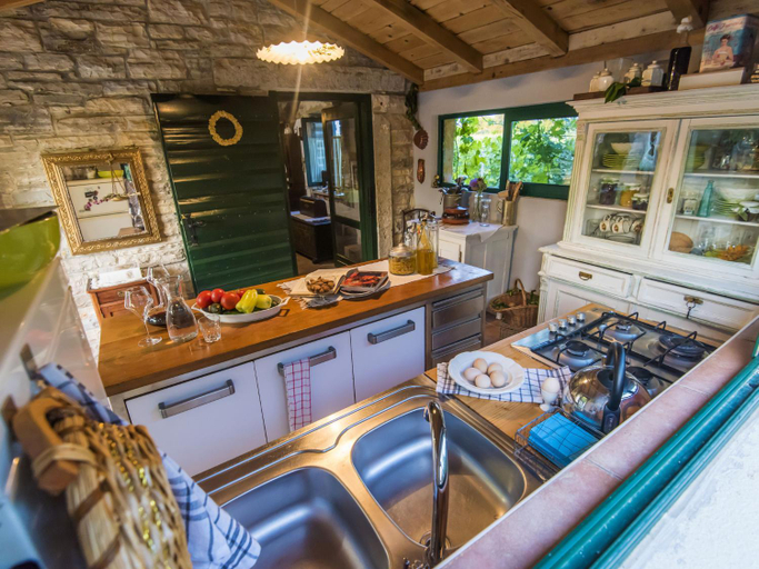 Food & Drinks 5, Holiday Home near Adriatic Sea and Krka Falls, Benkovac