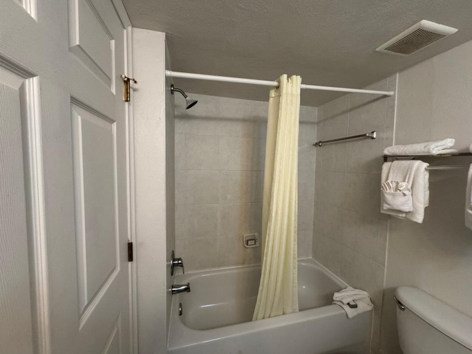 Bathroom 4, Emerald Shores Resort, Volusia