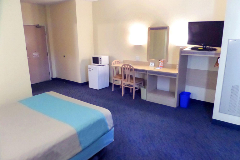 Bedroom 3, Motel 6 London, ON - Ontario, Middlesex