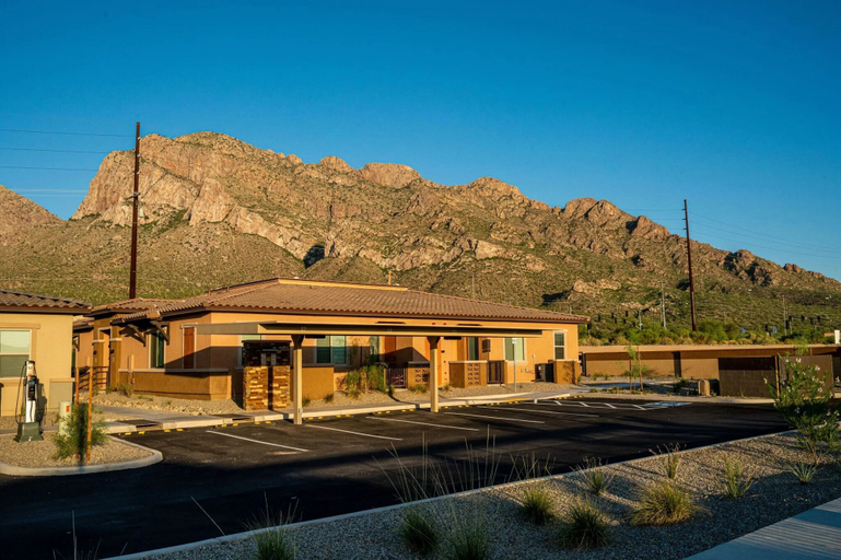 Exterior & Views 2, Landing Apartments Oro Valley, Pima