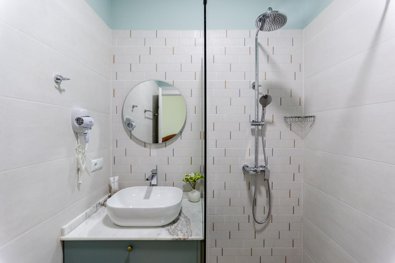 Bathroom 3, Central Inn, Tskaltubo