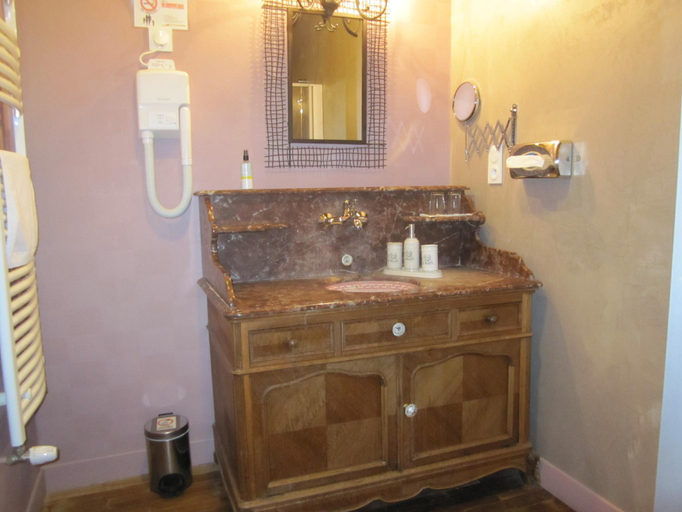 Bathroom 3, Manoir Desnachez, Morbihan