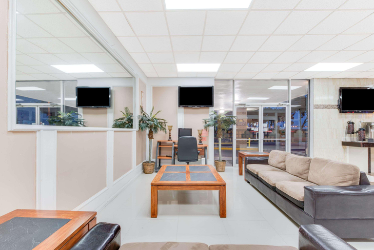 Public Area 2, Days Inn & Suites by Wyndham Laredo, Webb