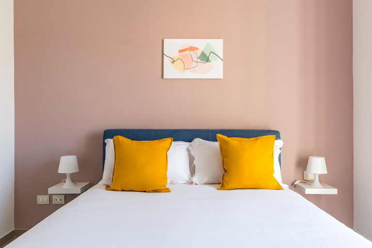 Room 1, Duomo 5 - Maria s Bright Flat at the Cathed w Balc, Napoli