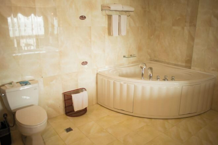 Bathroom 4, Landing International Hotel, Chongqing