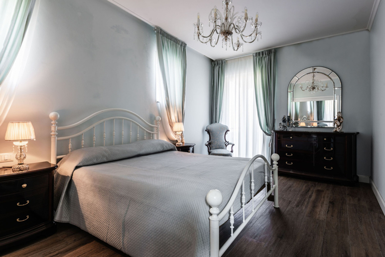 Room 5, La Perla del Duomo With Terrace by Wonderful Italy, Catania