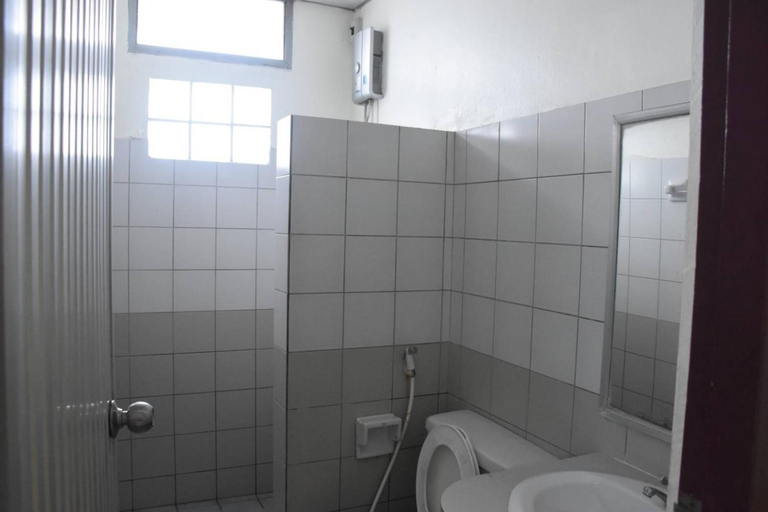Bathroom, Wattana Trang Hotel, Muang Trang