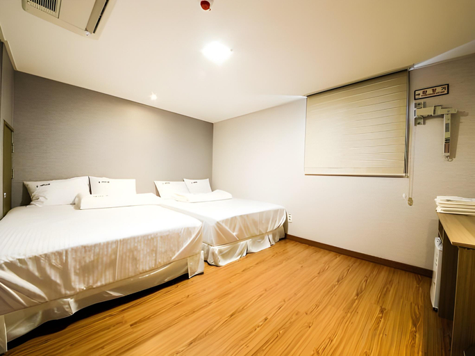 Bedroom 2, Kyeongju Hotel Gonggan , Gyeongju
