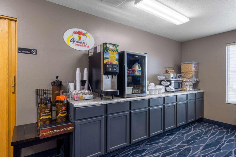 Food & Drinks 5, Super 8 by Wyndham Jackson MN, Jackson