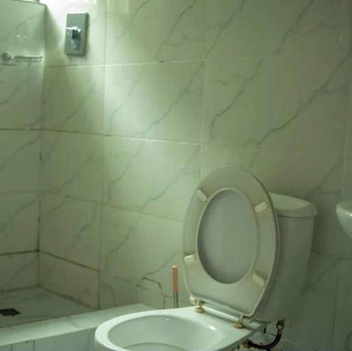 Bathroom, Royal Winners Hotel and Suite, Obio/Akp