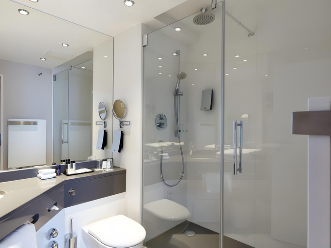 Bathroom 2, First Inn Hotel Zwickau, Zwickau