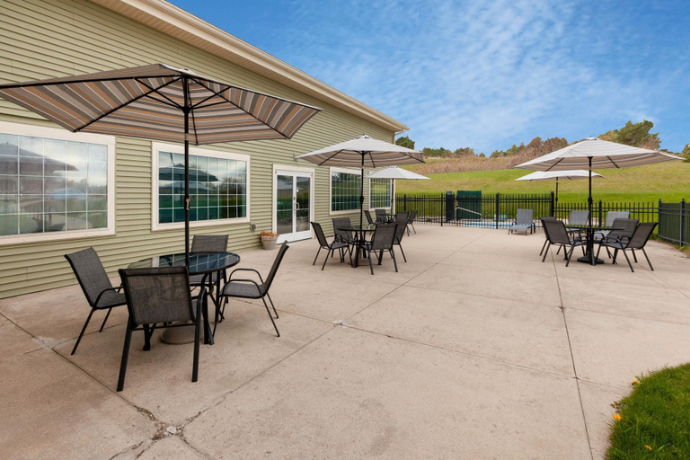 Food & Drinks 5, Baymont by Wyndham Beulah, Benzie