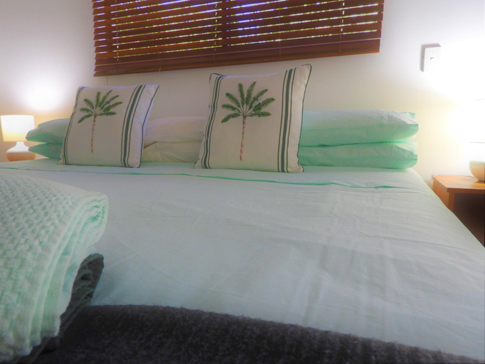 Others 4, Coconut Beach House on the Coral Sea, Douglas