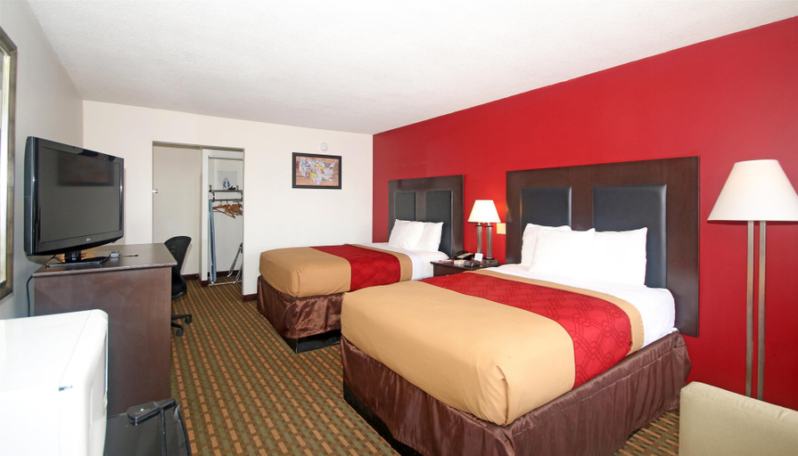 Bedroom 3, Knights Inn Pilot Mountain, Surry