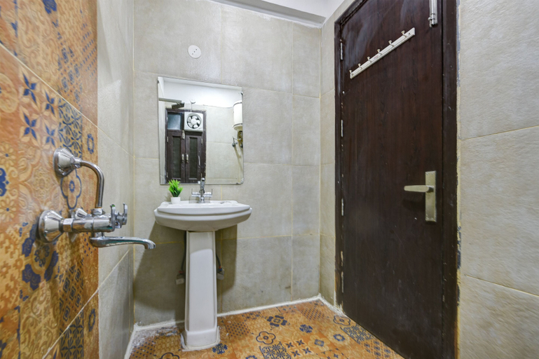 Bathroom 5, HOTEL PRIME BY THE PREMIUM VILLA, Delhi