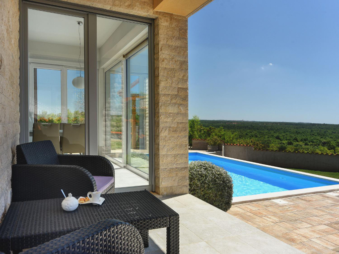 Others 5, Villa in Peroj with Pool near Barbariga Beach, Vodnjan
