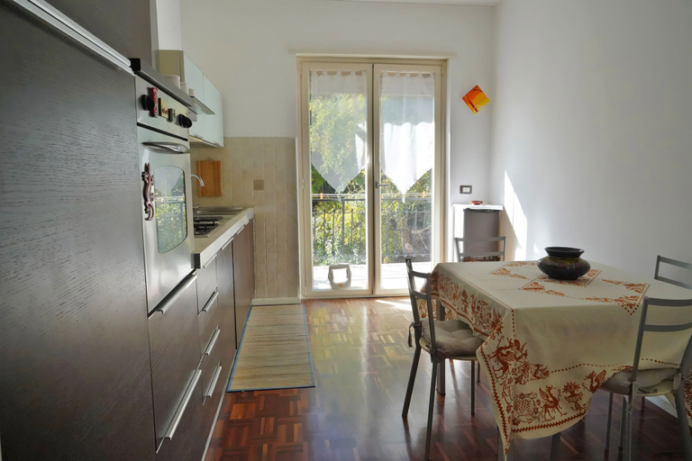 Room 2, Balcony Flat Near the Center by Wonderful Italy, Imperia