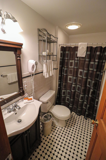 Bathroom 4, The Stroudsmoor by Wedgewood Weddings, Monroe