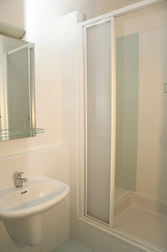 Bathroom 3, Hotel Krystal, Hodonín