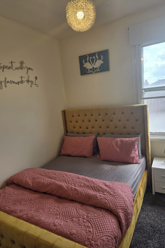 Bedroom 2, 2 Bed - Sleeps 6 - Private Balcony - City Centre, Wolverhampton