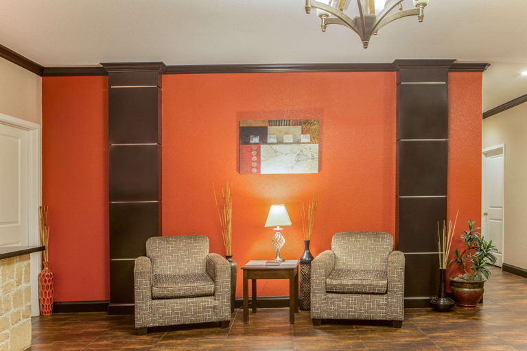 Public Area 2, Super 8 by Wyndham Mansfield LA, De Soto