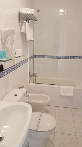 Bathroom 4, Naranjo de Bulnes, Asturias
