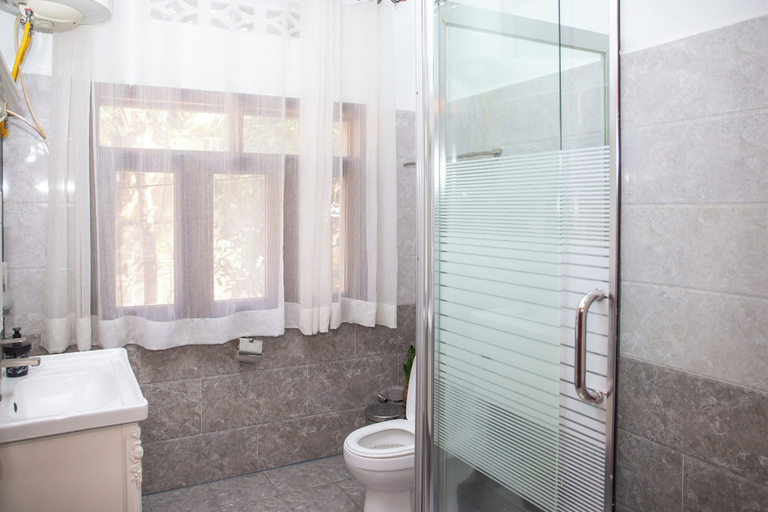 Bathroom 4, Eagle View Golf, Gasabo