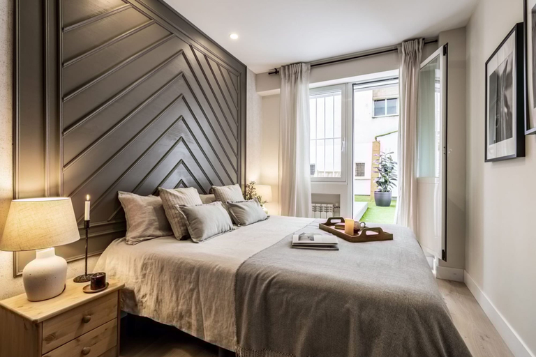 Room 2, Andujar - 3 Bedrooms in Trafalgar, Madrid