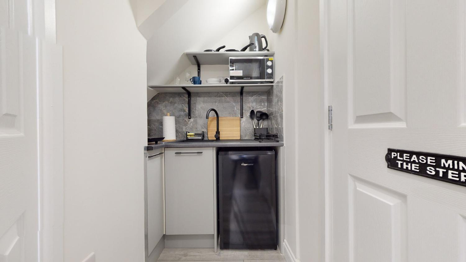 Others 2, Stylish Studios near Regents Park!, London