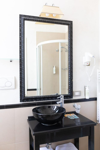 Bathroom 5, Hotel Clitunno, Perugia