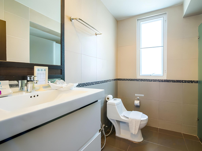 Bathroom 4, Oriental Beach Pearl Resort, K. Sam Roi Yot
