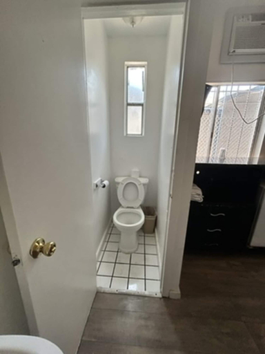 Bathroom 4, Encore Inn Inglewood, Los Angeles