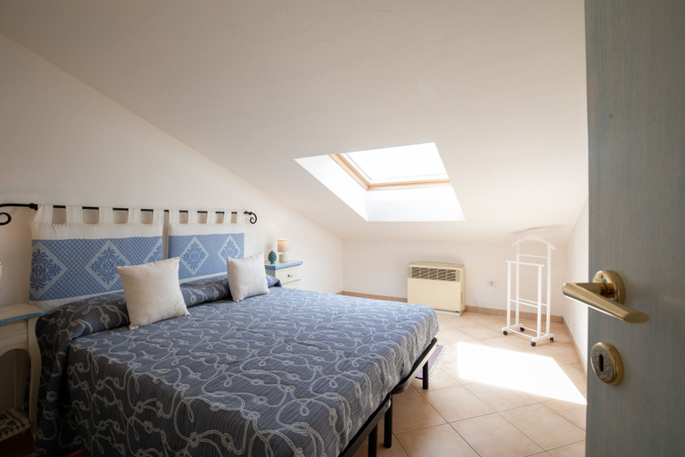 Room 2, Appartamento la Via del Mare by Wonderful Italy, Olbia-Tempio