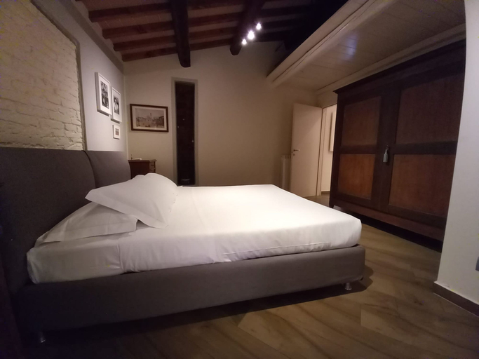 Room 2, Leone in Firenze With 1 Bedrooms and 1 Bathrooms, Florence