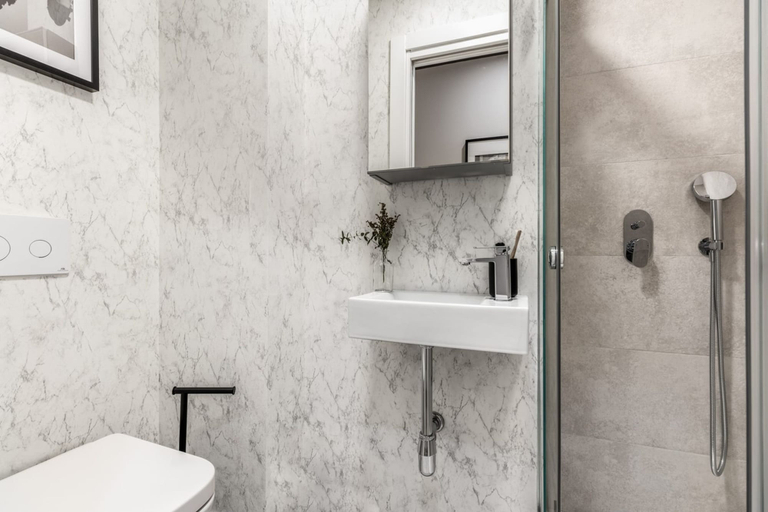 Room 5, Andujar - 3 Bedrooms in Trafalgar, Madrid