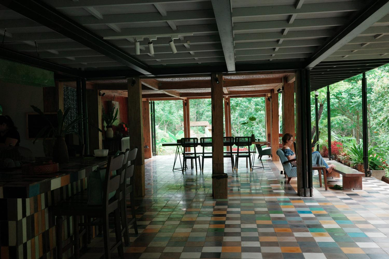 Others 4, Mu Retreat, Lạc Sơn