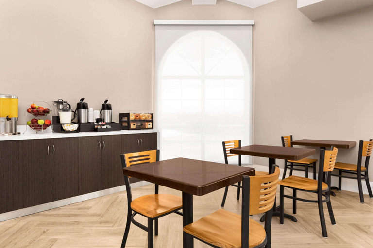 Food & Drinks 5, Travelodge by Wyndham Timmins, Cochrane