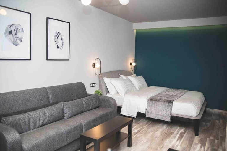 Bedroom 3, Rooster Suites, Attica