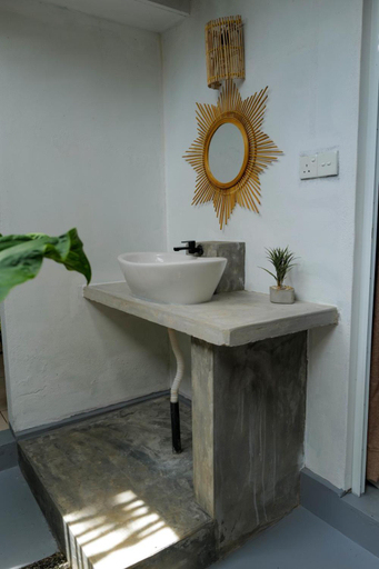 Bathroom 3, Bananas 02, Weligama